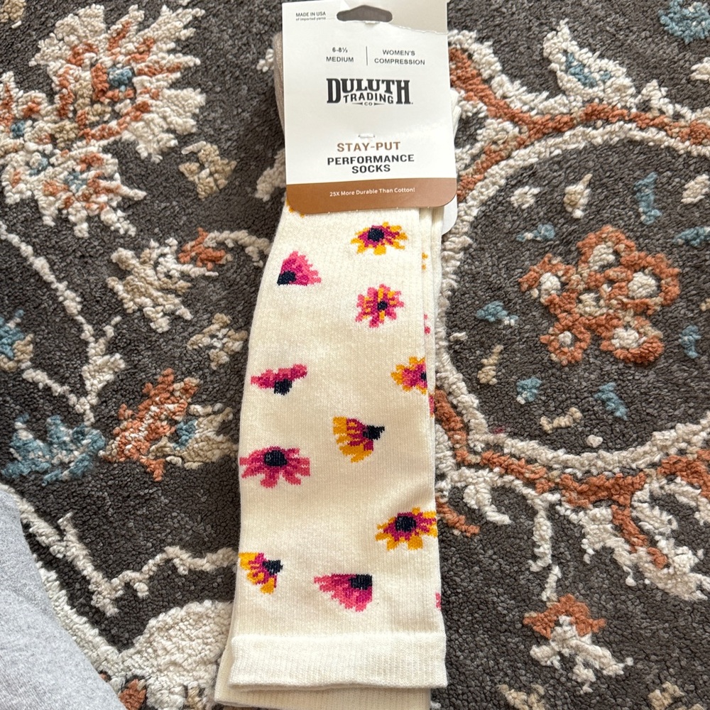 NWT Duluth Coneflower Compression Stay Put Lightweight Socks Cream Pink 6-8.5